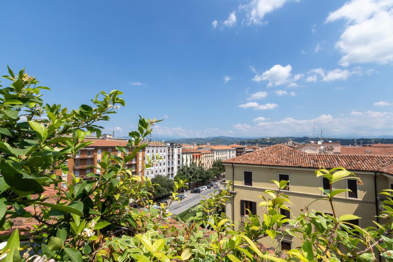 Attico Di Charme Acomodação com café da manhã Verona Exterior foto